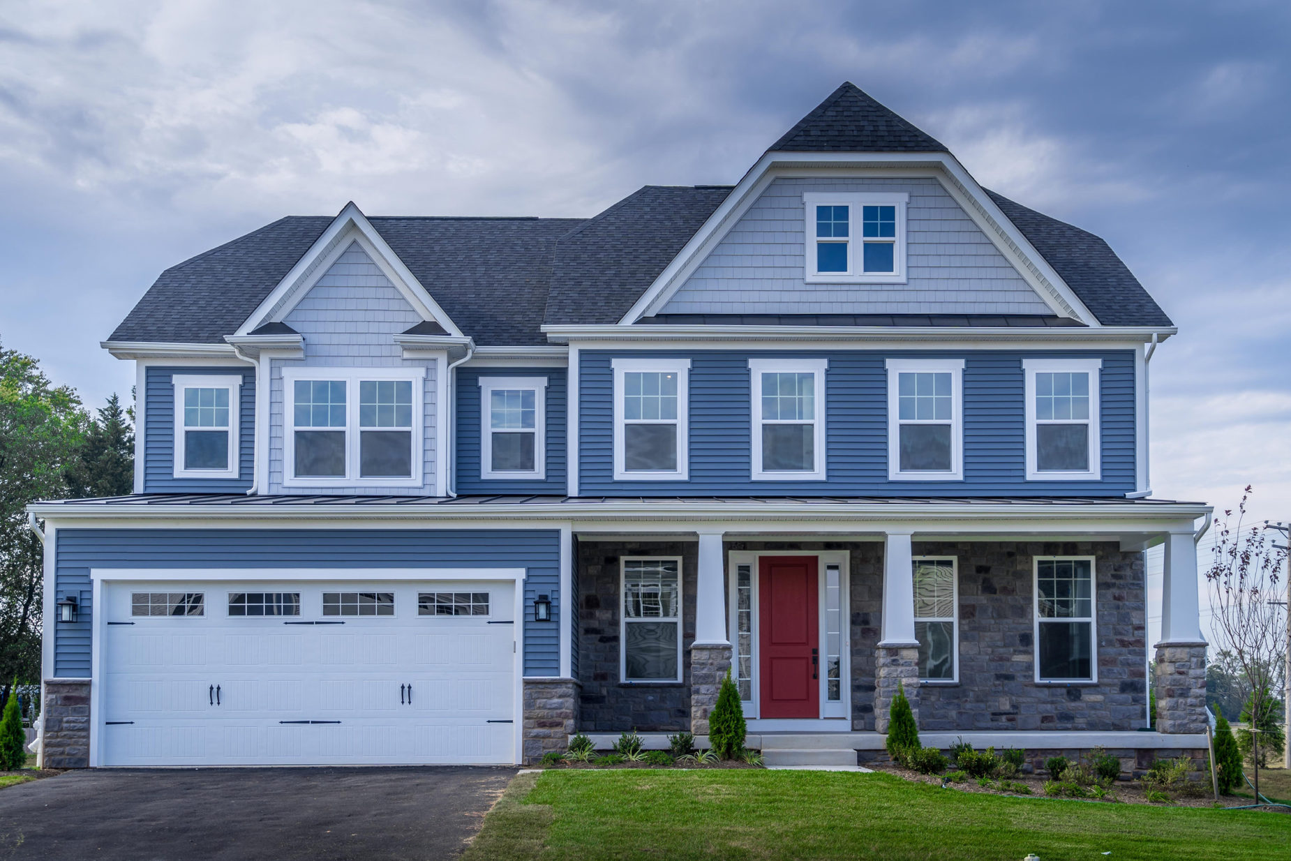 Luxury,American,Colonial,Traditional,Home,W/,Two,Car,Garage,,Covered