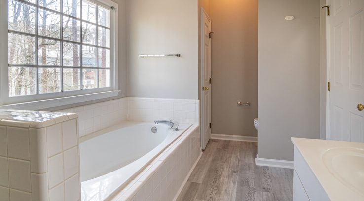 Tub Replacement Vs. Bath Liners: Which Should You Choose?